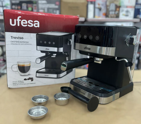 Ufesa 20-Bar High Pressure Digital Espresso Machine | 4 Botones