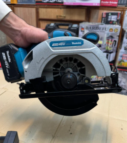 Commercial Makita 48V 7 Inch Cordless Circular Saw