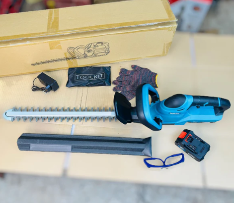 Makita Cordless 20 Inches 52Cm Hedge Trimmer
